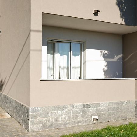 Apartamento 10 Min From The Airport-Wifi-Free Parking Samarate Exterior foto