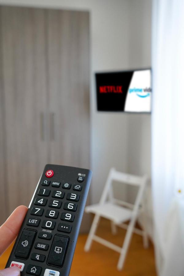 Apartamento 10 Min From The Airport-Wifi-Free Parking Samarate Exterior foto