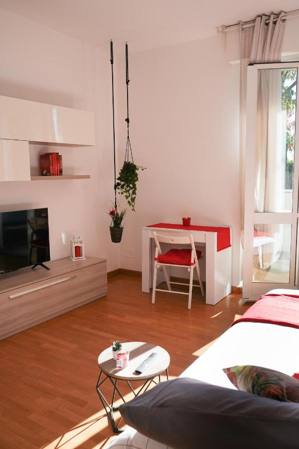 Apartamento 10 Min From The Airport-Wifi-Free Parking Samarate Exterior foto