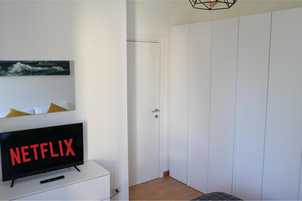 Apartamento 10 Min From The Airport-Wifi-Free Parking Samarate Exterior foto