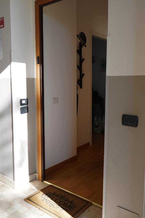 Apartamento 10 Min From The Airport-Wifi-Free Parking Samarate Exterior foto