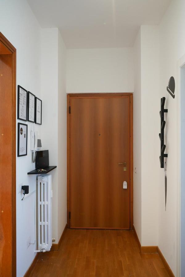 Apartamento 10 Min From The Airport-Wifi-Free Parking Samarate Exterior foto