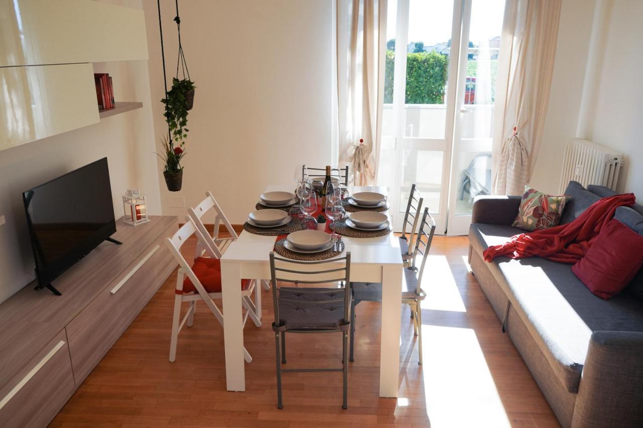 Apartamento 10 Min From The Airport-Wifi-Free Parking Samarate Exterior foto