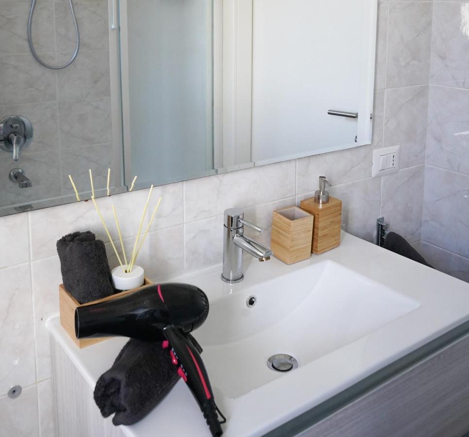 Apartamento 10 Min From The Airport-Wifi-Free Parking Samarate Exterior foto